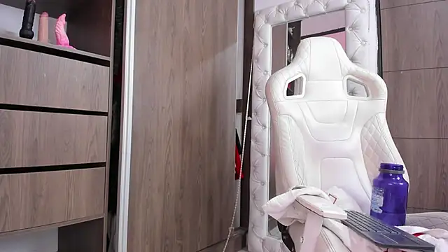 infinitysex1 online show from 01/10/25, 04:20