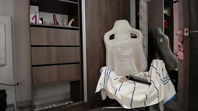 infinitysex1 online show from 02/22/25, 01:00