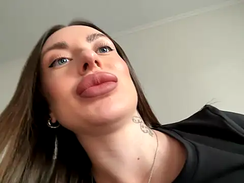 Blondeqlove online show from 10/15/25, 11:51