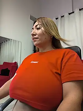 Snapshot of kendra_fire chatting on 06/10/26, 12:01 kendra fire online show from 06/10/26, 12:01
