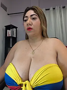 Snapshot of kendra_fire chatting on 07/07/26, 12:31 kendra fire online show from 07/07/26, 12:31