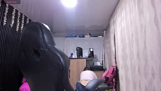Snapshot of lalanaughty chatting on 09/22/25, 10:43 lalanaughty online show from 09/22/25, 10:43