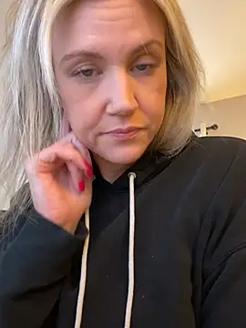 Kay Cakes online show from 02/25/26, 04:07