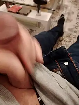 Snapshot of Gazda12 chatting on 12/15/25, 04:07 Gazda12 online show from 12/15/25, 04:07