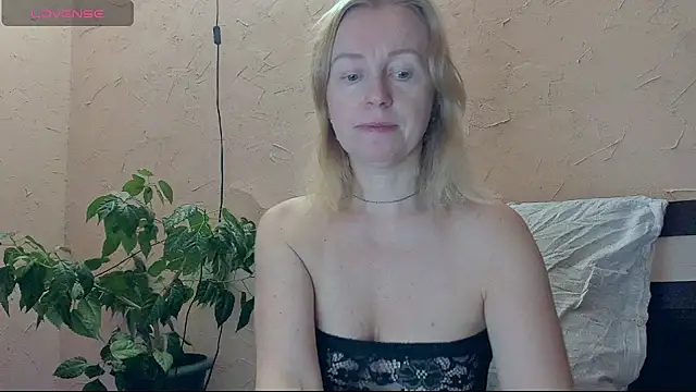 I AM MILF online show from 12/03/25, 08:14