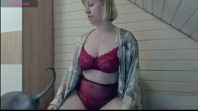 Snapshot of I_AM_MILF chatting on 03/18/25, 06:17 I AM MILF online show from 03/18/25, 06:17