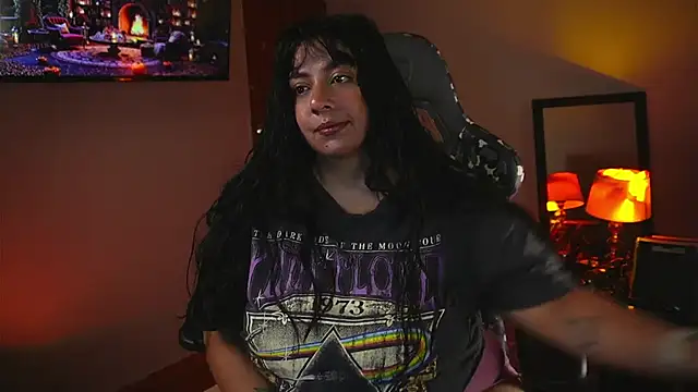 coraline latin online show from 10/25/25, 03:34