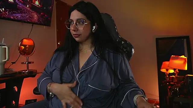 coraline latin online show from 10/12/25, 04:19