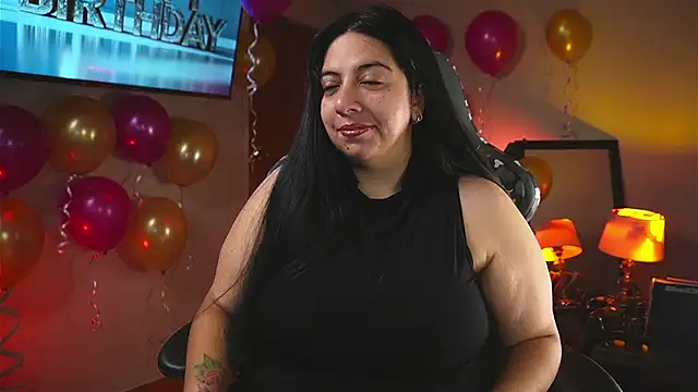 coraline latin online show from 11/10/25, 01:27