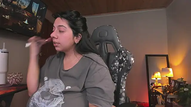 coraline latin online show from 03/14/25, 08:49