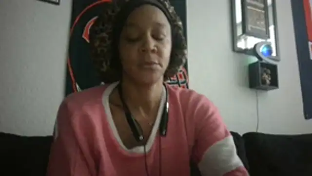 Snapshot of EnticingAaliyah chatting on 07/16/26, 08:50 EnticingAaliyah online show from 07/16/26, 08:50