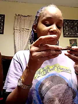 Snapshot of EnticingAaliyah chatting on 12/07/24, 01:08 EnticingAaliyah online show from 12/07/24, 01:08