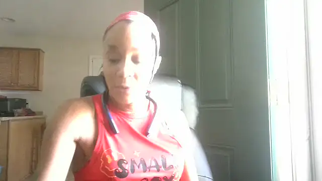 Snapshot of EnticingAaliyah chatting on 10/07/25, 04:30 EnticingAaliyah online show from 10/07/25, 04:30