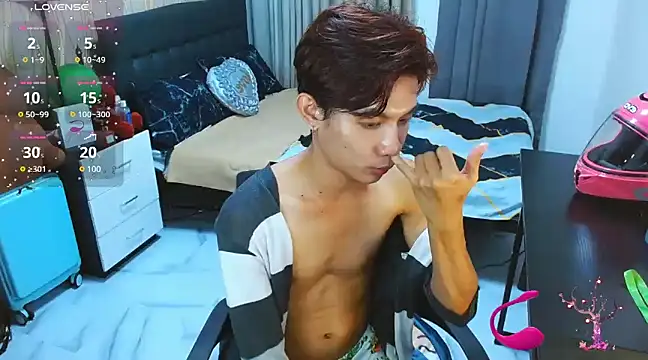 Snapshot of WildestTwink chatting on 03/07/25, 10:21 WildestTwink online show from 03/07/25, 10:21