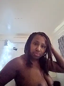 Xochillovemoney2 online show from 04/07/26, 10:44