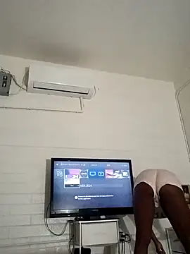 Snapshot of Xochillovemoney2 chatting on 09/28/25, 06:31 Xochillovemoney2 online show from 09/28/25, 06:31