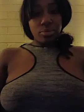 Xochillovemoney2 online show from 06/18/26, 03:38