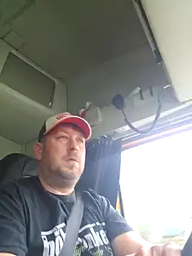 Snapshot of ktmtom247 chatting on 10/27/25, 10:05 ktmtom247 online show from 10/27/25, 10:05