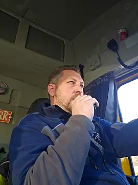 Snapshot of ktmtom247 chatting on 02/19/25, 07:39 ktmtom247 online show from 02/19/25, 07:39