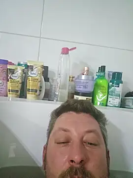 Snapshot of ktmtom247 chatting on 11/15/25, 07:18 ktmtom247 online show from 11/15/25, 07:18