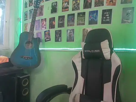 FriskyGender online show from 10/31/25, 03:25