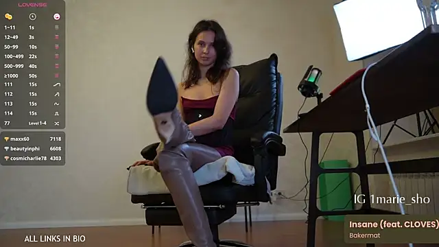 Snapshot of LAUREL_HAZEL chatting on 11/18/25, 06:22 LAUREL HAZEL online show from 11/18/25, 06:22