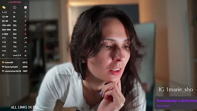 Snapshot of LAUREL_HAZEL chatting on 10/20/25, 06:19 LAUREL HAZEL online show from 10/20/25, 06:19