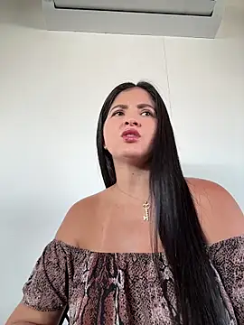Snapshot of Carolina_Novoa chatting on 10/15/25, 02:25 Carolina Novoa online show from 10/15/25, 02:25