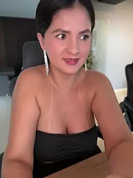 Carolina Novoa online show from 12/15/25, 06:58