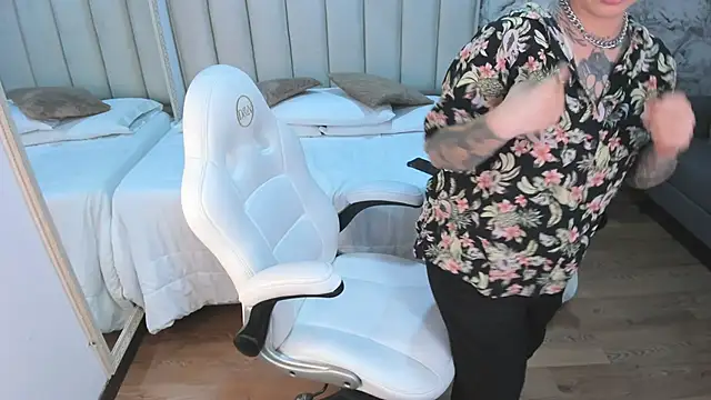 Snapshot of amy_ink chatting on 10/05/25, 11:12 amy ink online show from 10/05/25, 11:12