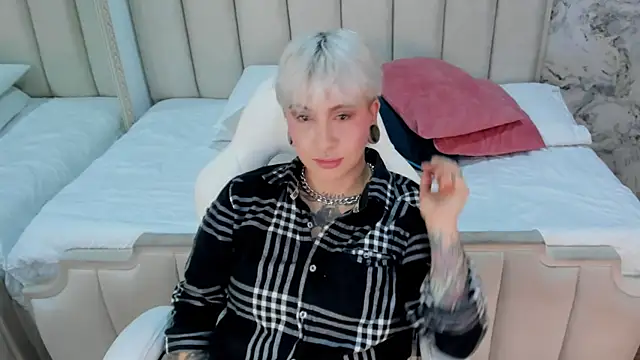 Snapshot of amy_ink chatting on 09/17/25, 11:23 amy ink online show from 09/17/25, 11:23