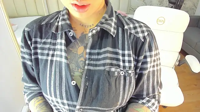 Snapshot of amy_ink chatting on 10/20/25, 11:33 amy ink online show from 10/20/25, 11:33