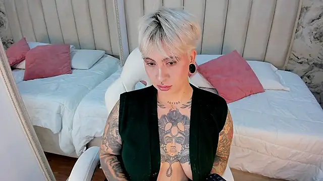 Snapshot of amy_ink chatting on 09/27/25, 10:43 amy ink online show from 09/27/25, 10:43