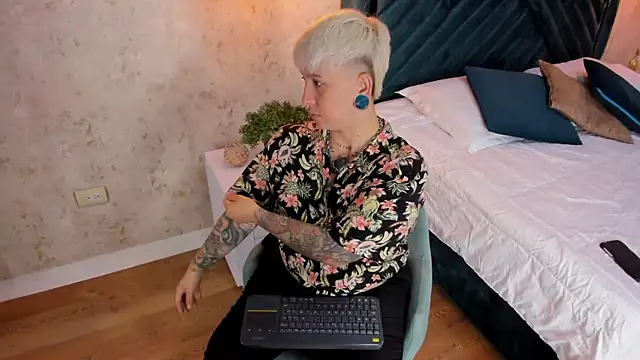 Snapshot of amy_ink chatting on 02/15/25, 12:01 amy ink online show from 02/15/25, 12:01