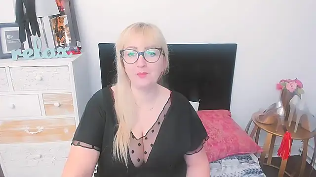 Snapshot of sweetMariina chatting on 02/24/25, 06:27 sweetMariina online show from 02/24/25, 06:27