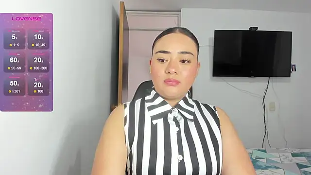 Snapshot of ReyleDoll chatting on 07/15/26, 07:10 ReyleDoll online show from 07/15/26, 07:10