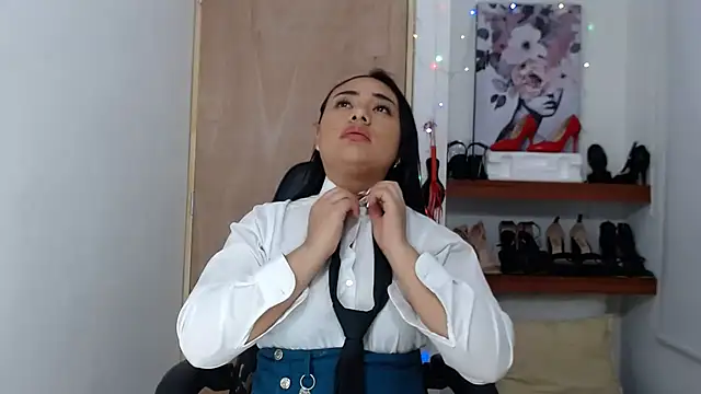 Snapshot of ReyleDoll chatting on 01/30/25, 10:19 ReyleDoll online show from 01/30/25, 10:19