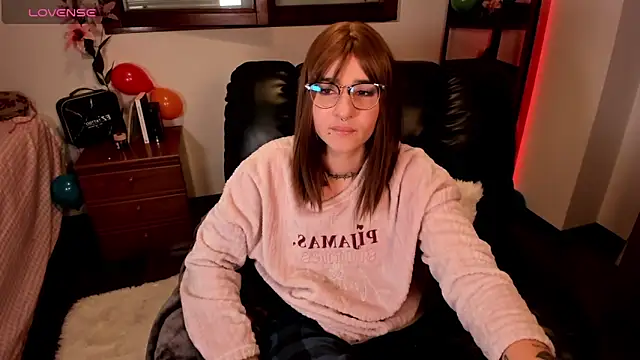 Snapshot of Fallengangel chatting on 02/24/26, 12:00 Fallengangel online show from 02/24/26, 12:00