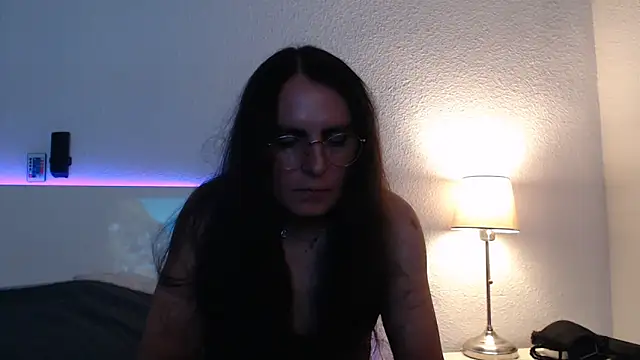 Snapshot of Chic_desire chatting on 06/02/26, 10:32 Chic desire online show from 06/02/26, 10:32
