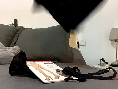 Snapshot of Chic_desire chatting on 09/19/25, 07:45 Chic desire online show from 09/19/25, 07:45