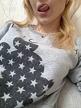 YogisticJuli666 online show from 03/04/25, 10:24