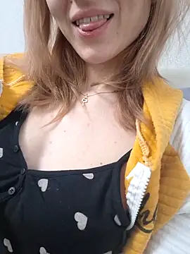 YogisticJuli666 online show from 11/07/25, 05:23