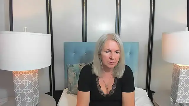 EricaTop online show from 10/13/25, 04:19