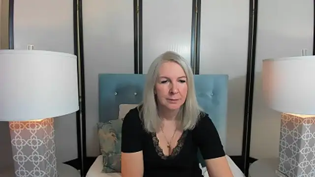 Snapshot of EricaTop chatting on 12/21/25, 06:04 EricaTop online show from 12/21/25, 06:04