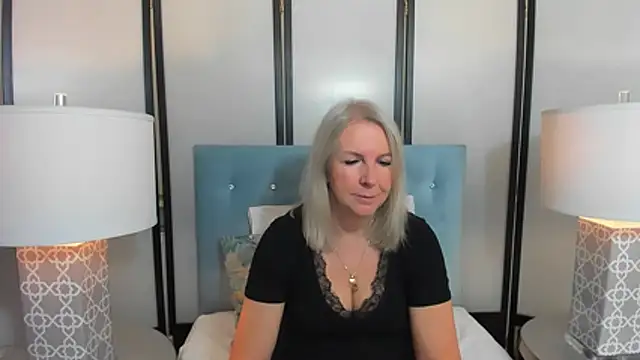 EricaTop online show from 10/25/25, 05:06