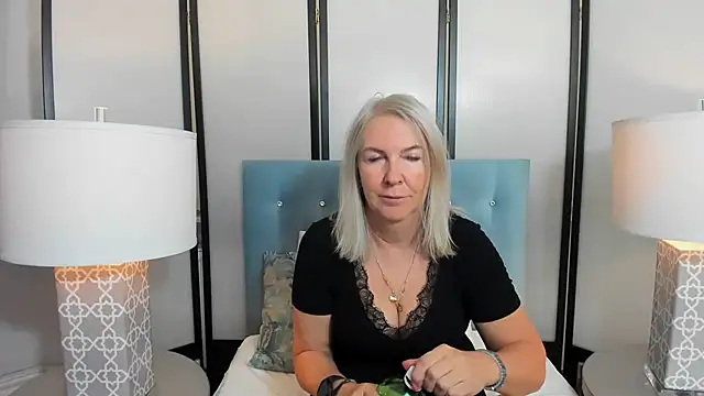 EricaTop online show from 10/05/25, 04:58