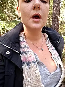 Snapshot of SwedishJennifer chatting on 04/28/26, 12:53 SwedishJennifer online show from 04/28/26, 12:53