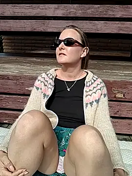 Snapshot of SwedishJennifer chatting on 05/04/26, 12:30 SwedishJennifer online show from 05/04/26, 12:30
