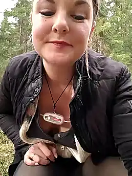 Snapshot of SwedishJennifer chatting on 03/12/25, 12:36 SwedishJennifer online show from 03/12/25, 12:36