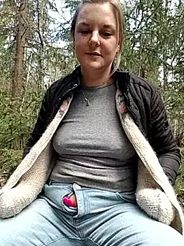 SwedishJennifer online show from 04/03/26, 12:00